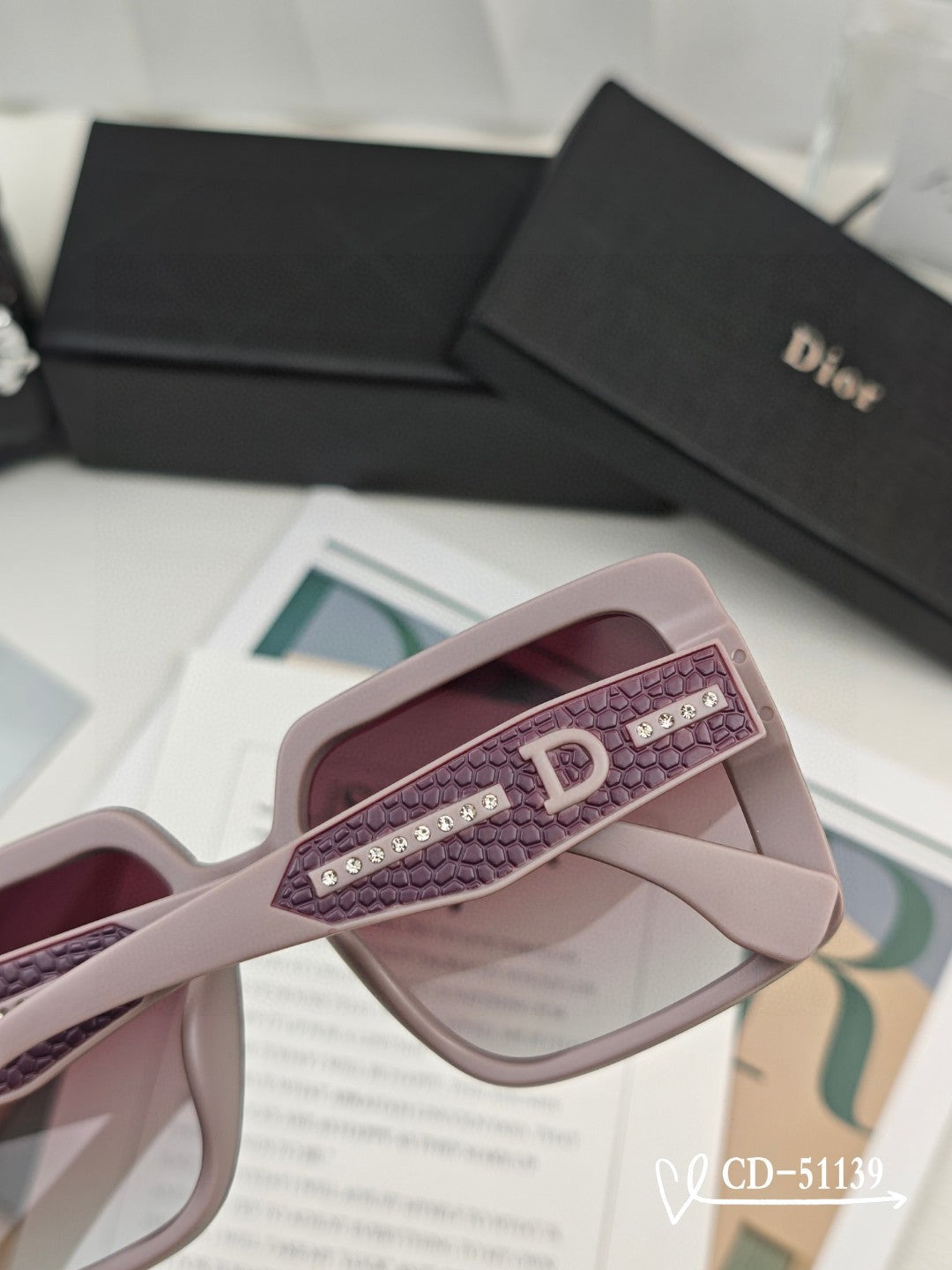 MONTAIGNE SUNGLASS 51139 IN ACETATE - Black