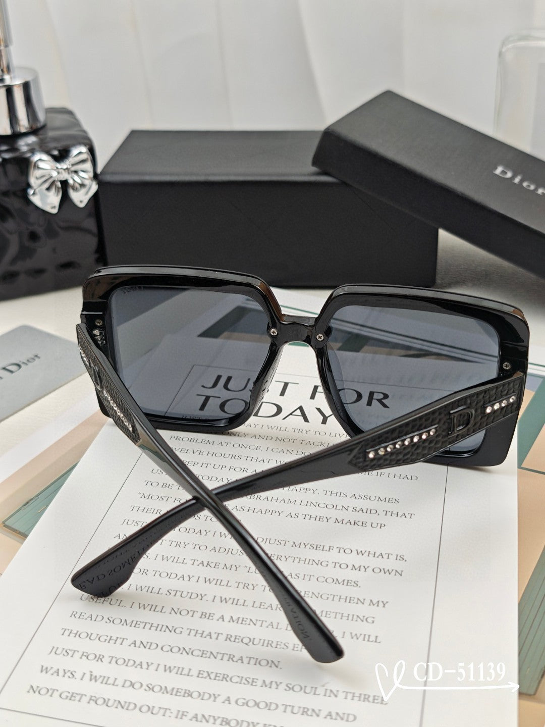 MONTAIGNE SUNGLASS 51139 IN ACETATE - Black