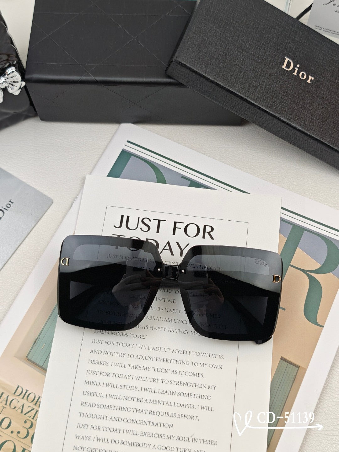 MONTAIGNE SUNGLASS 51139 IN ACETATE - Black