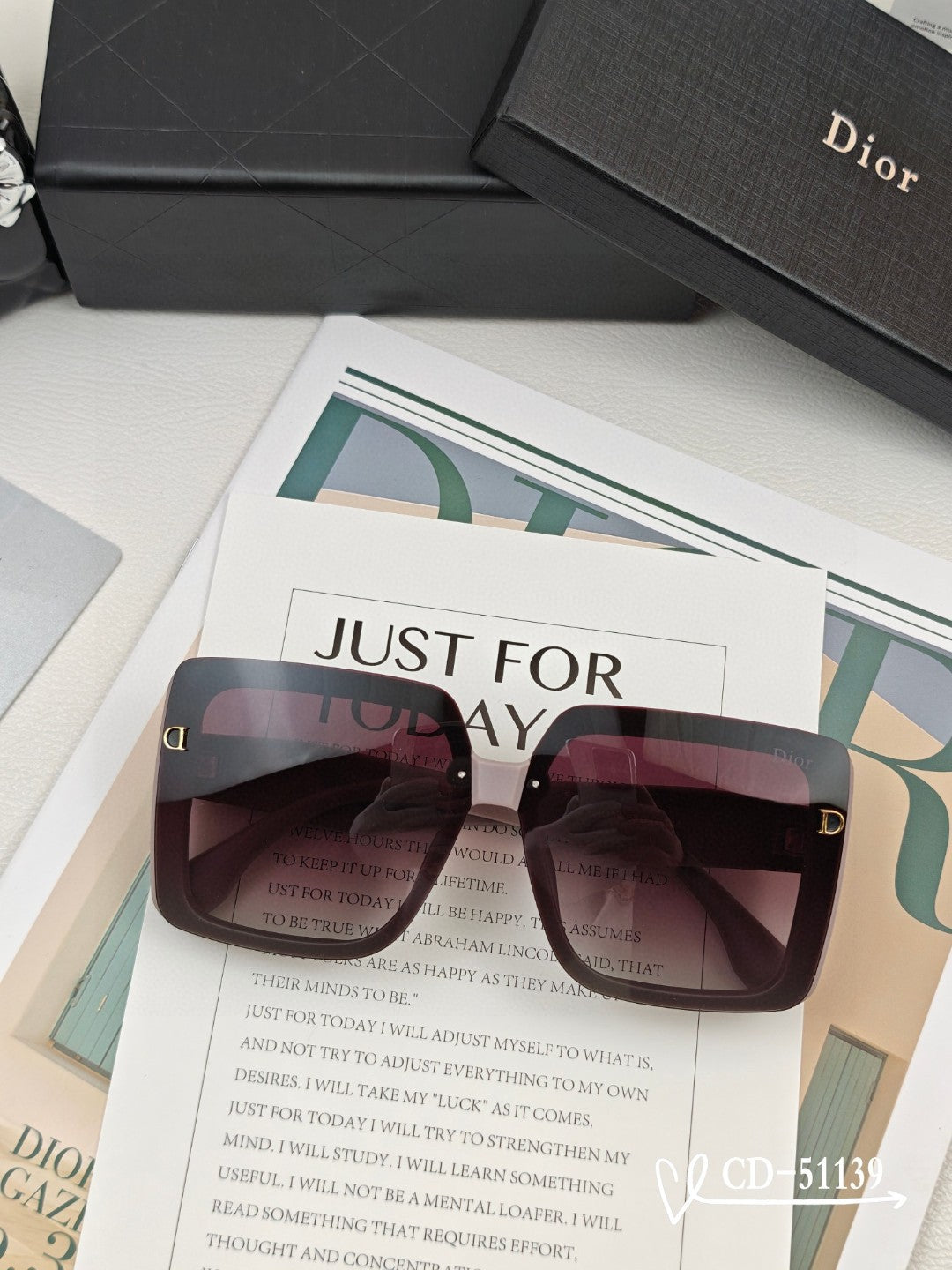 MONTAIGNE SUNGLASS 51139 IN ACETATE - Black