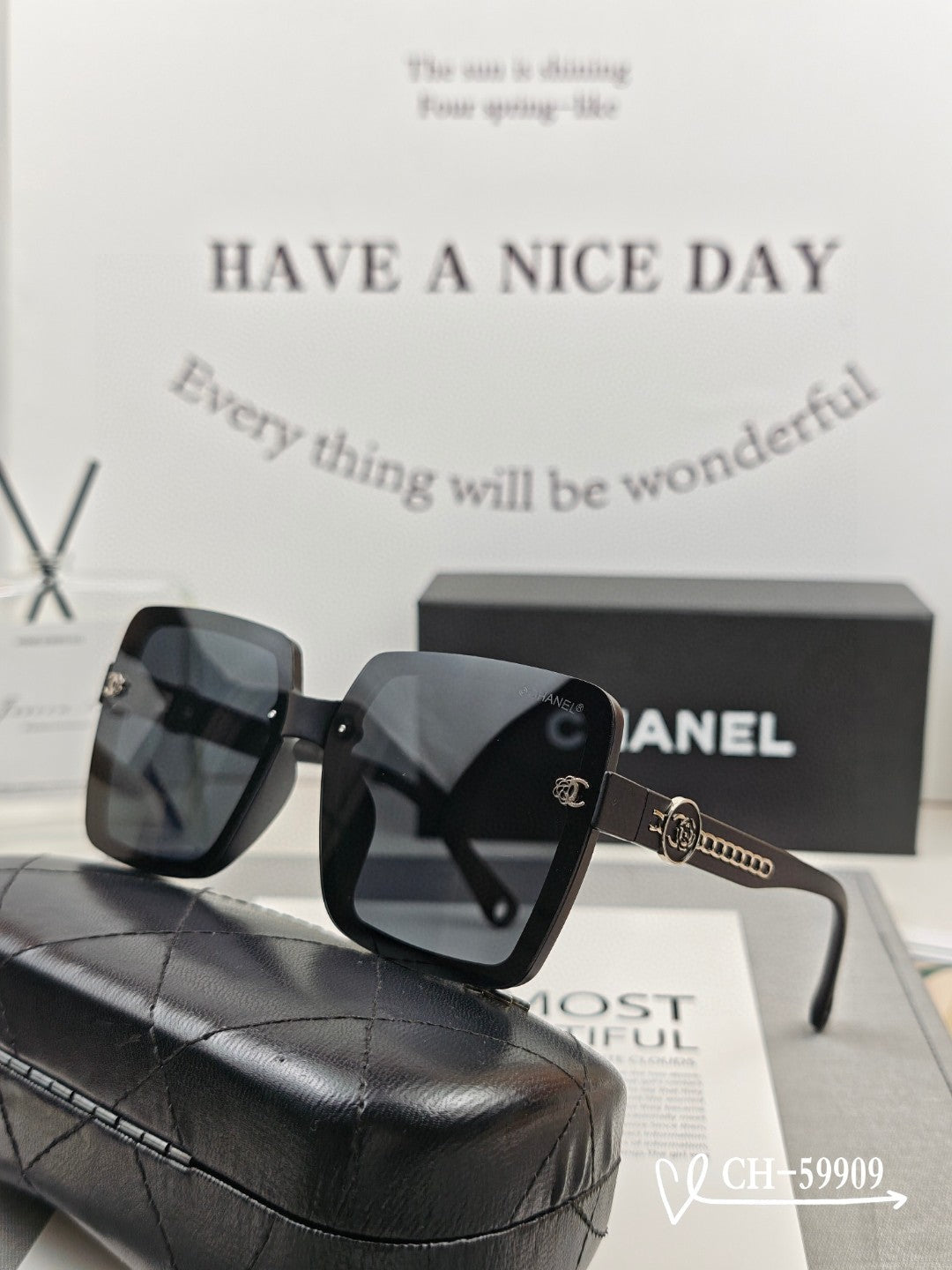 SQUARE SUNGLASSES 59909 IN BLACK TR FRAME WITH RESIN LENSES - Black