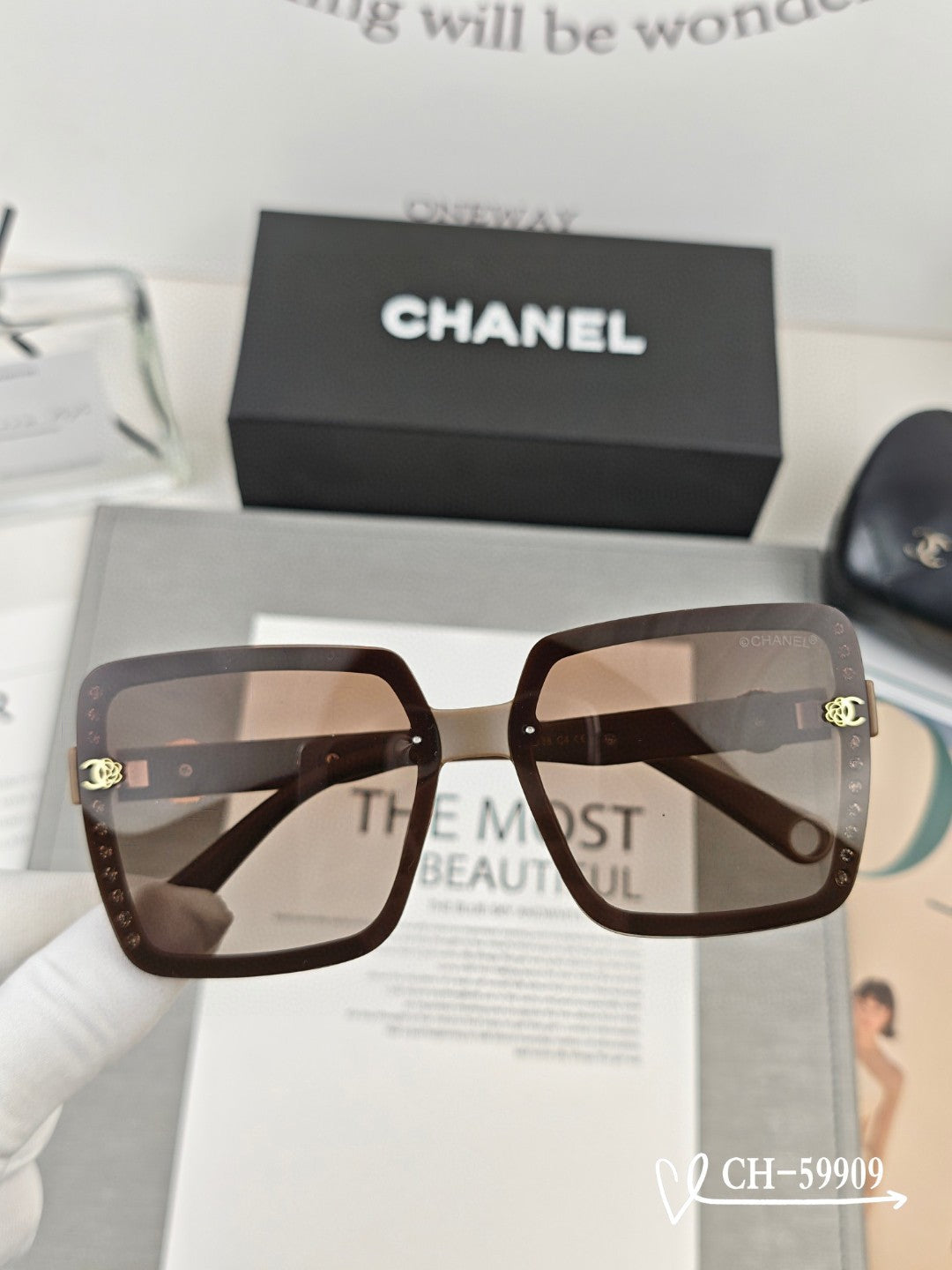 SQUARE SUNGLASSES 59909 IN BLACK TR FRAME WITH RESIN LENSES - Black