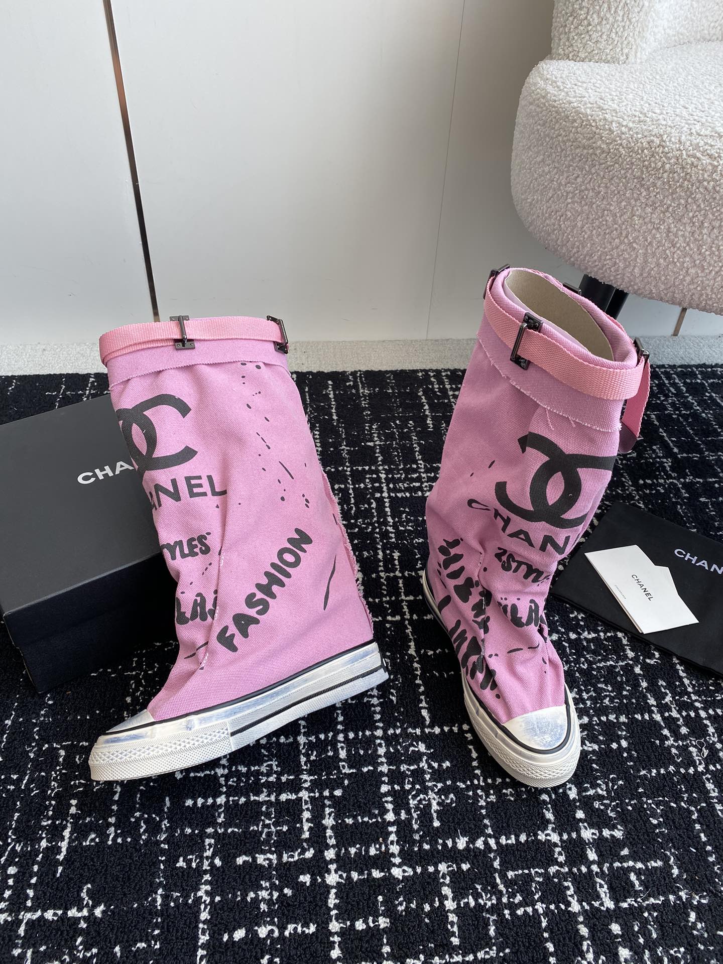 HIGH BOOTS IN HOT PINK CANVAS - 35