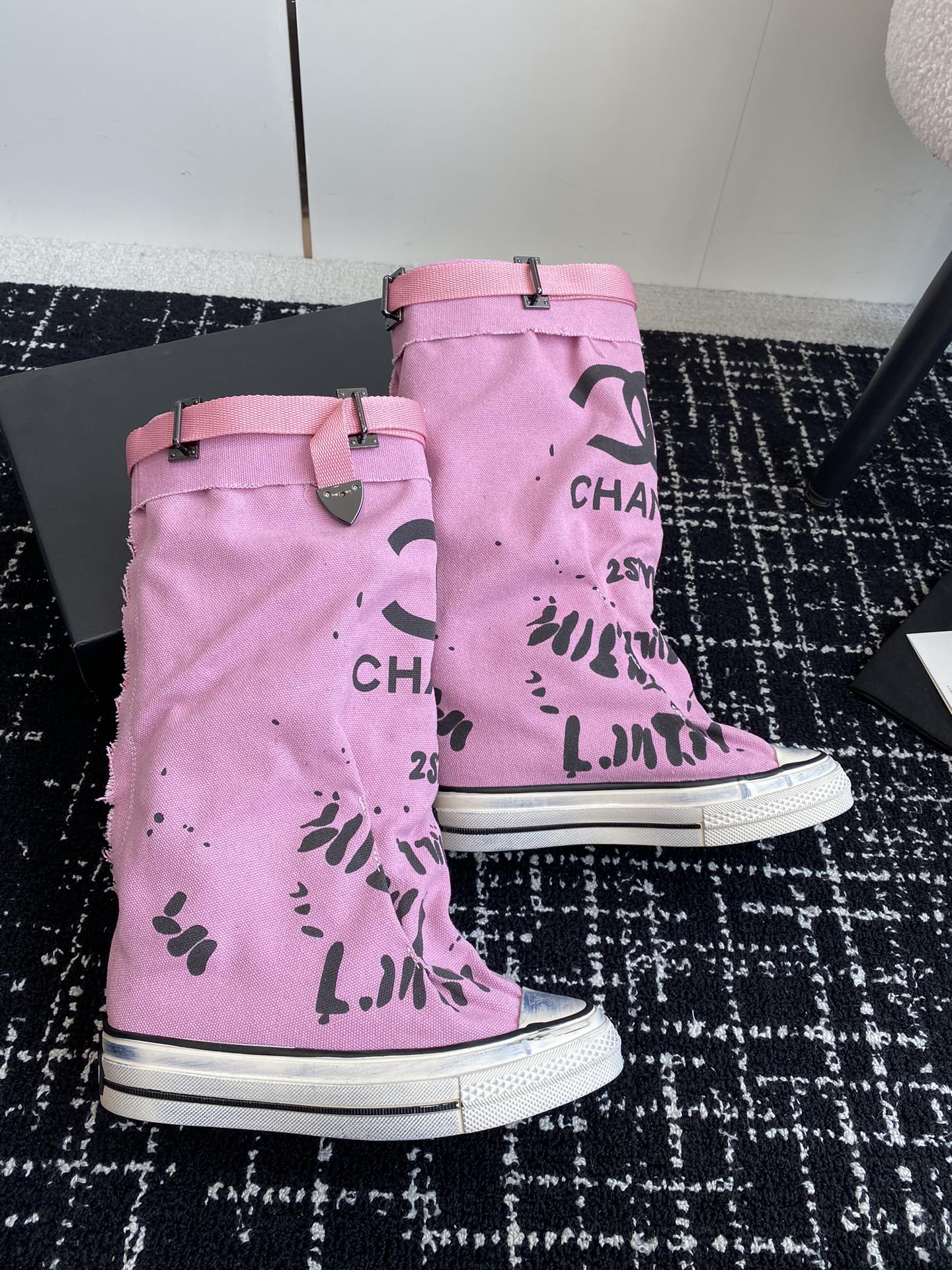 HIGH BOOTS IN HOT PINK CANVAS - 35