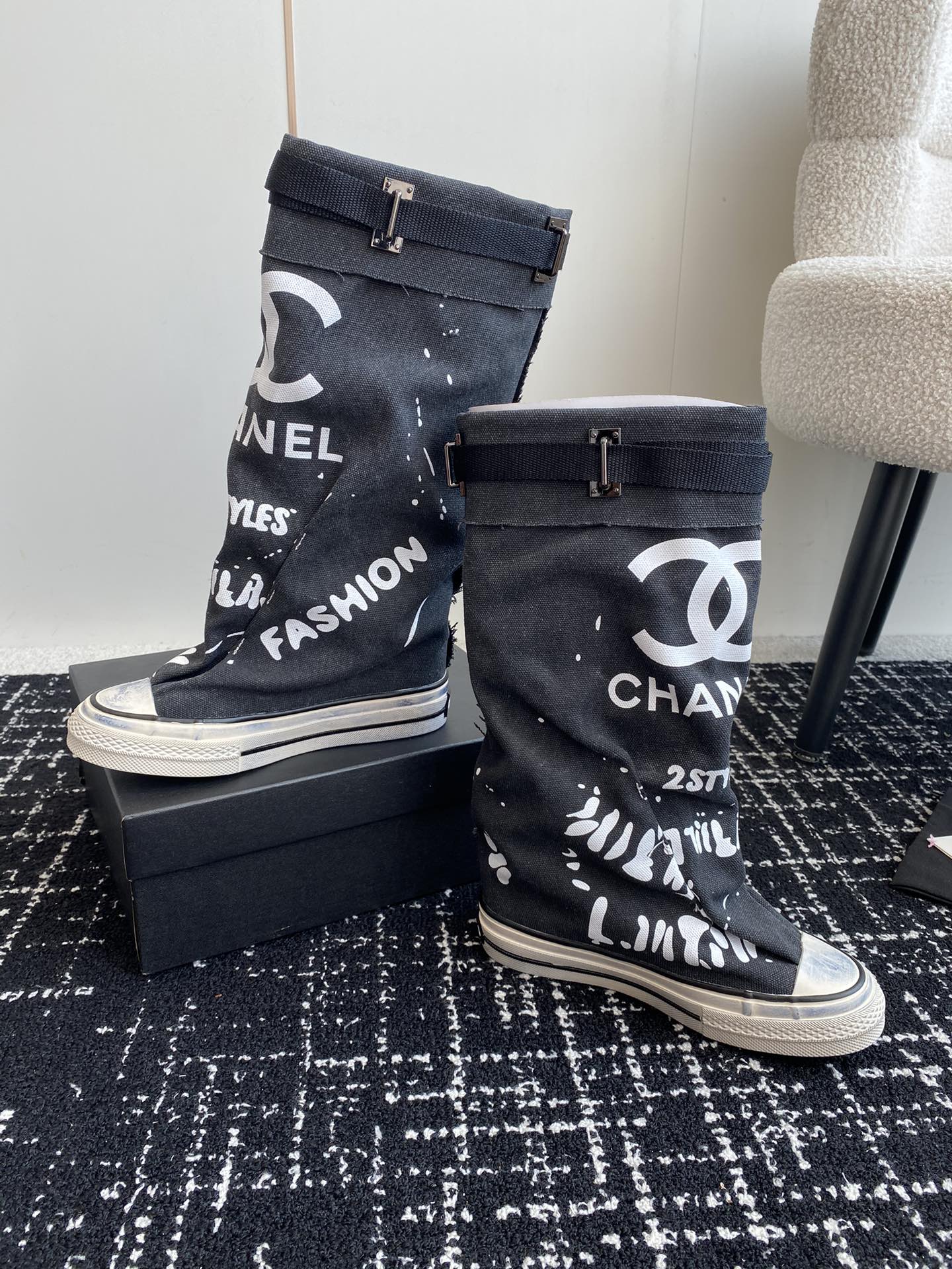 HIGH BOOTS IN BLACK CANVAS - 35