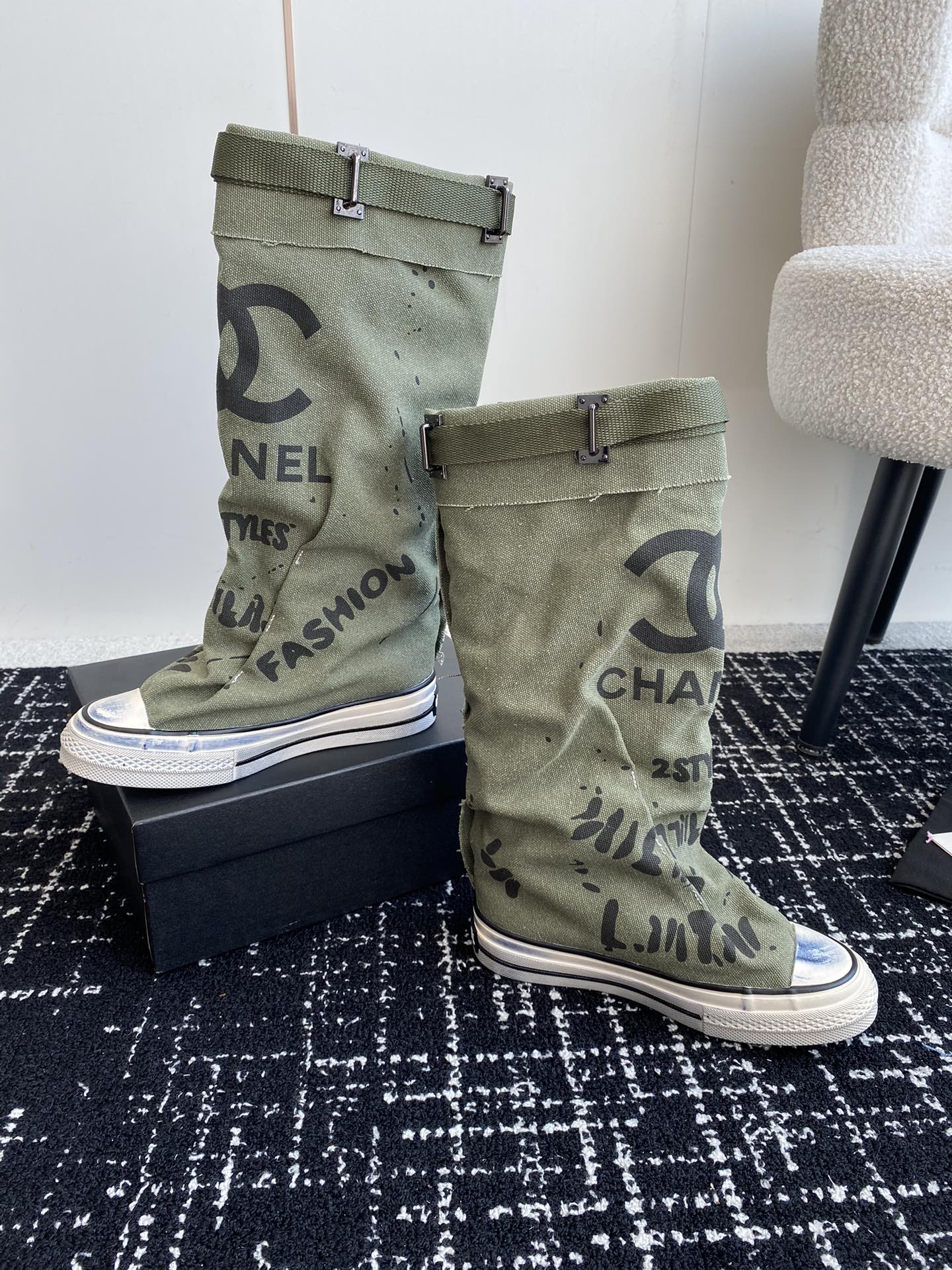 HIGH BOOTS IN ARMY GREEN CANVAS - 35