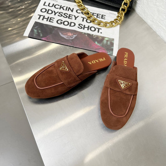 PRADA 26S МУЛИ-ЛОФЕРИ З КОРИЧНЕВОЇ ЗАМШІ З ЛОГОТИПОМ