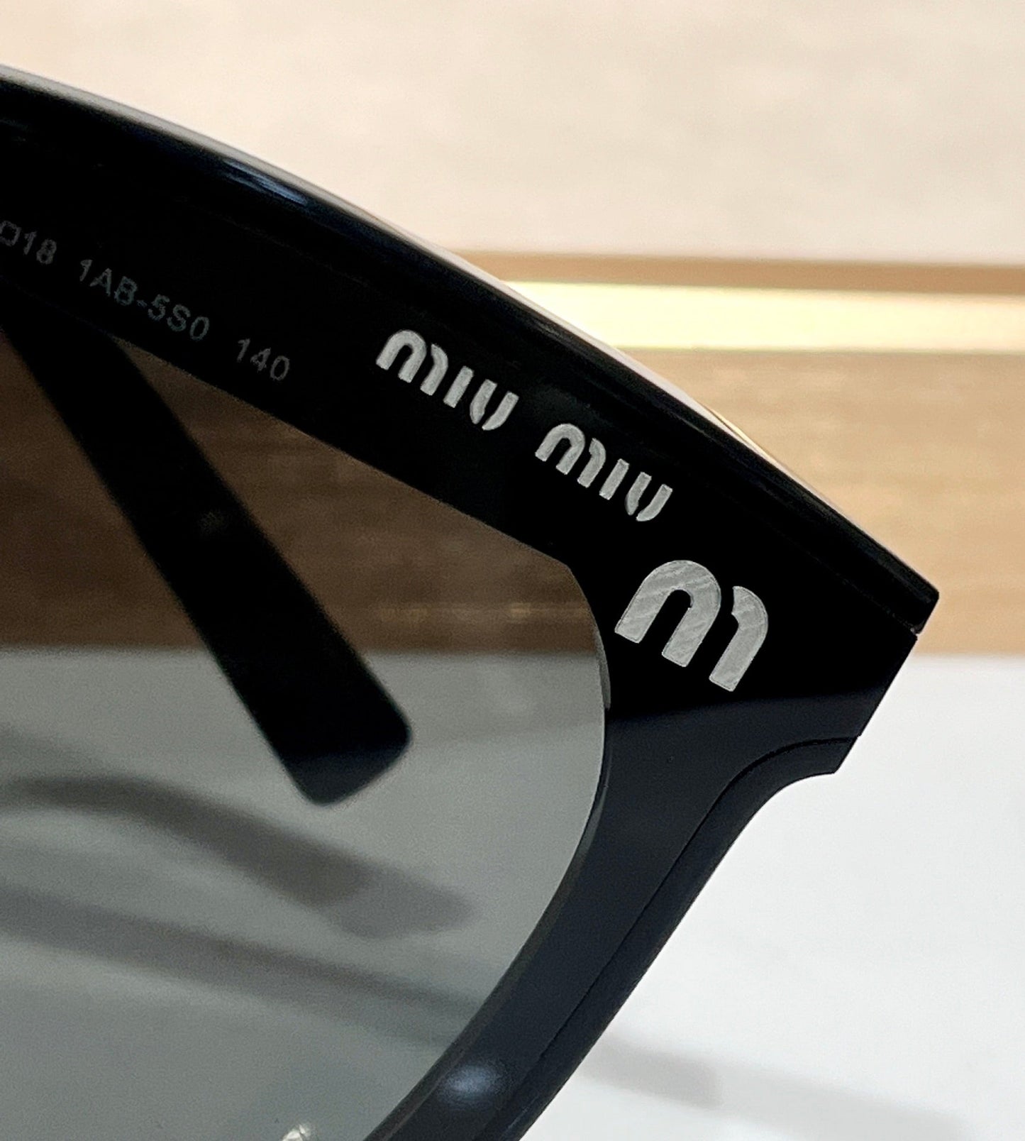 RUNWAY SUNGLASSES SMU08Z IN ACETATE - Black/Black Grey