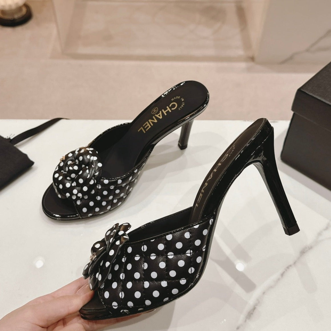 Double C New Camellia High Heel Black/White Caro - 35