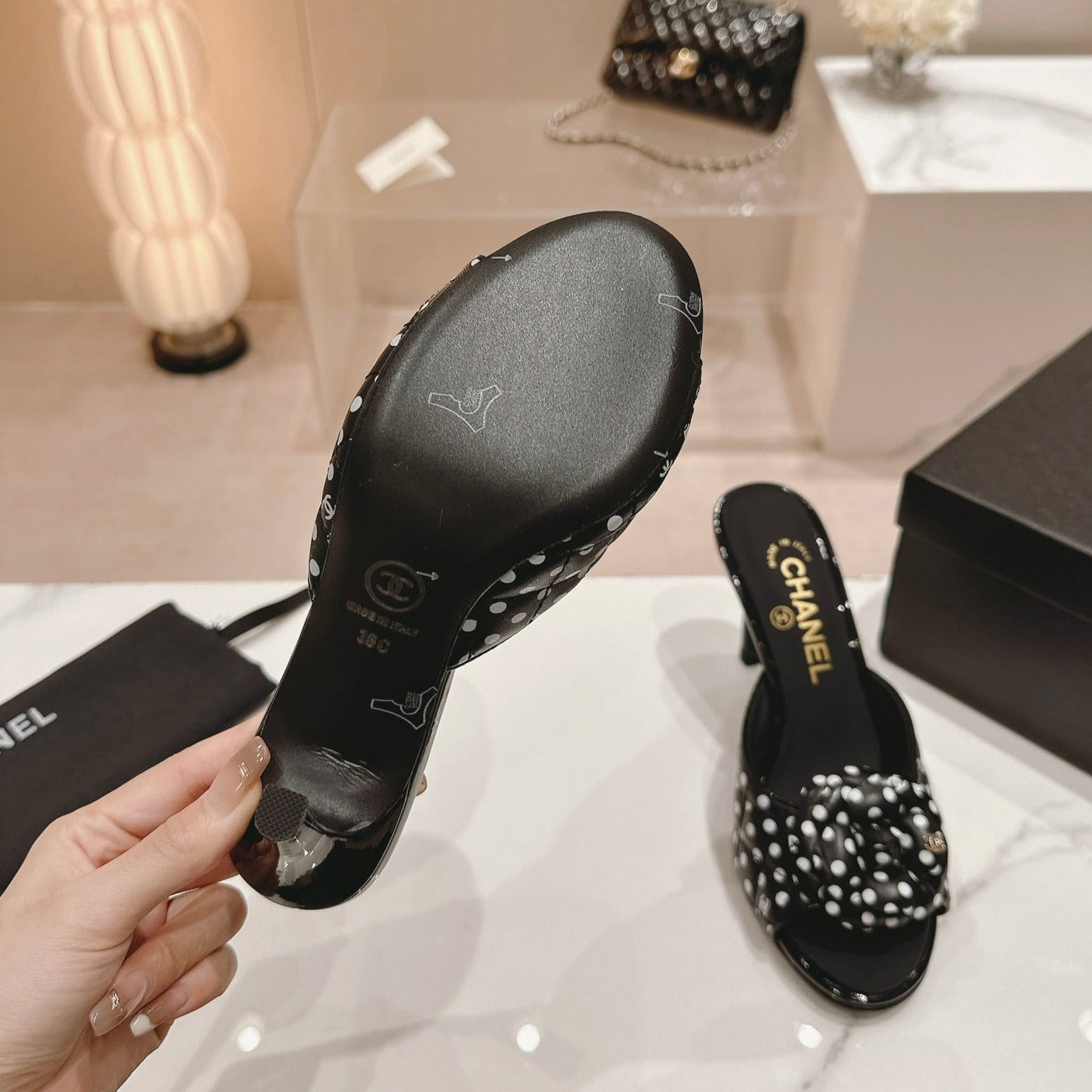 Double C New Camellia High Heel Black/White Caro - 35