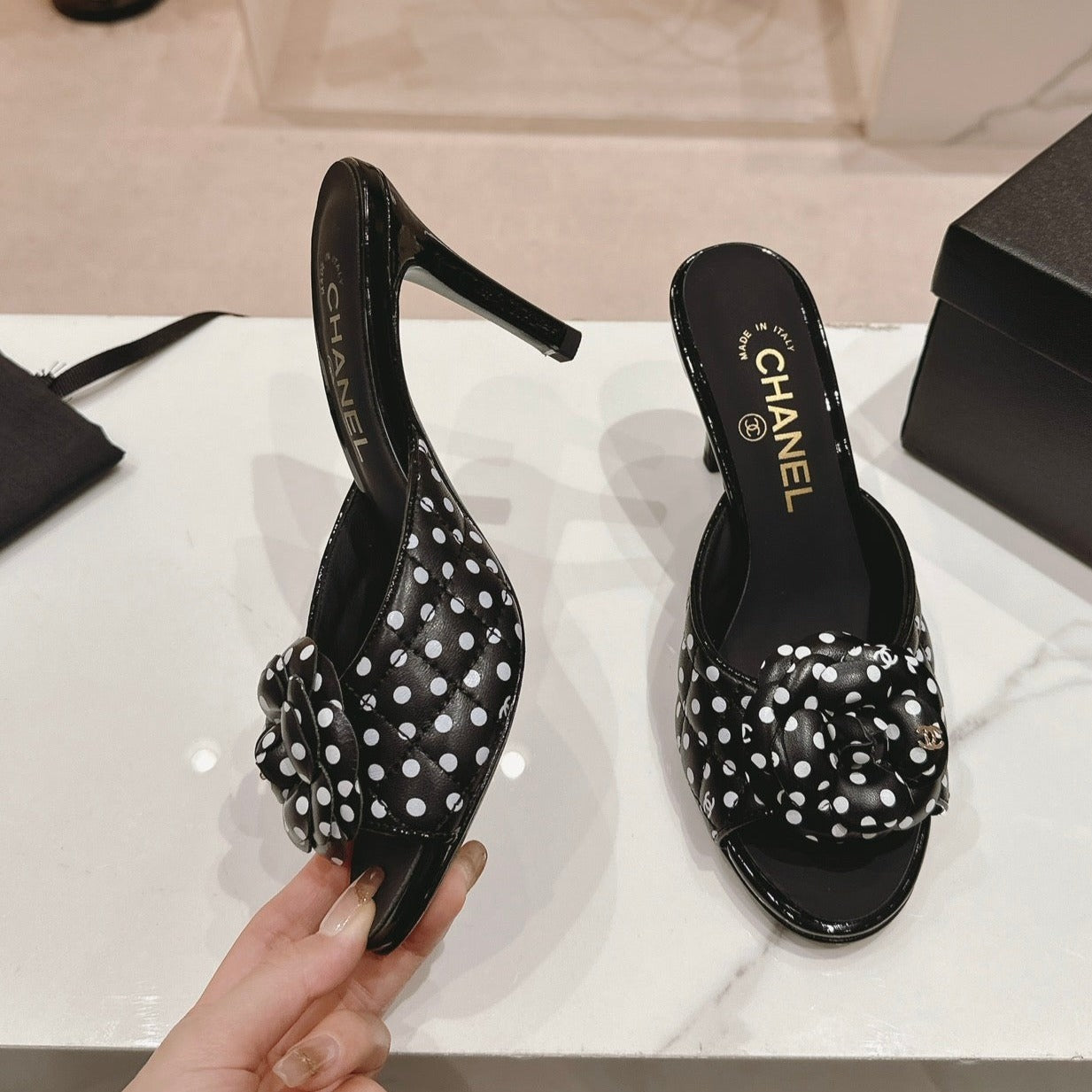 Double C New Camellia High Heel Black/White Caro - 35