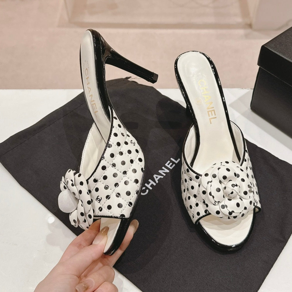 Double C New Camellia High Heel White/Black caro - 35