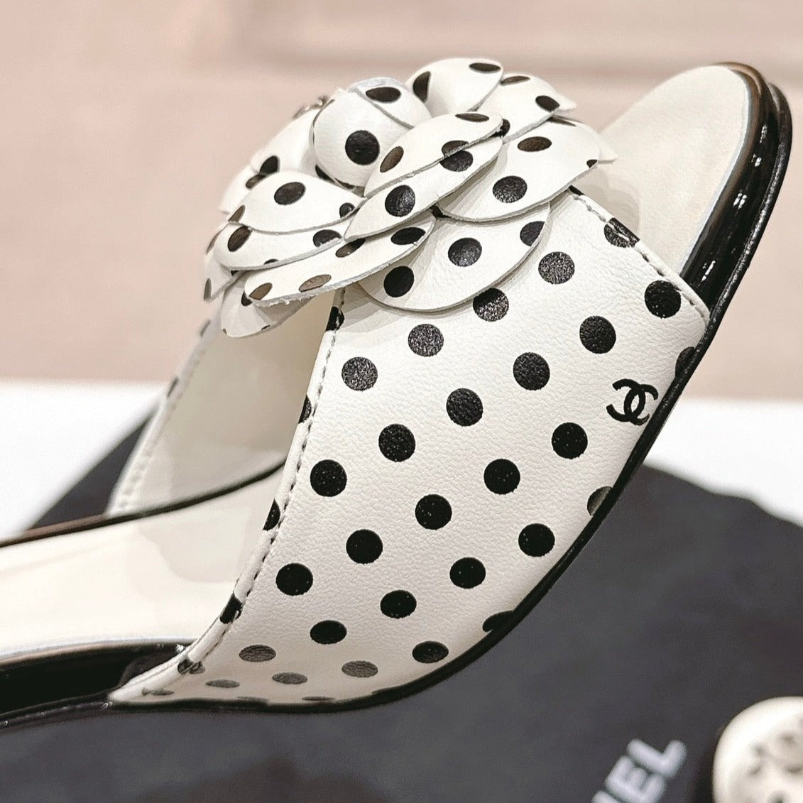 Double C New Camellia High Heel White/Black caro - 35