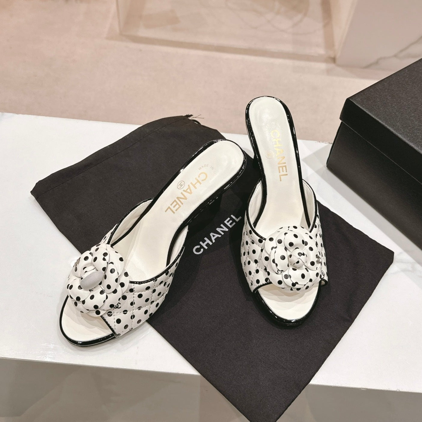 Double C New Camellia High Heel White/Black caro - 35