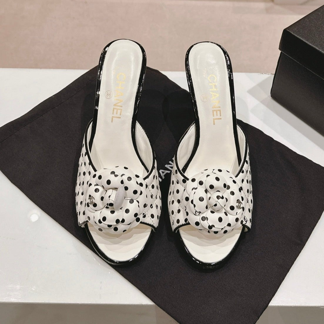 Double C New Camellia High Heel White/Black caro - 35