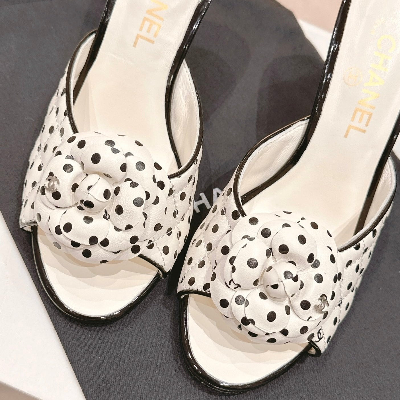 Double C New Camellia High Heel White/Black caro - 35
