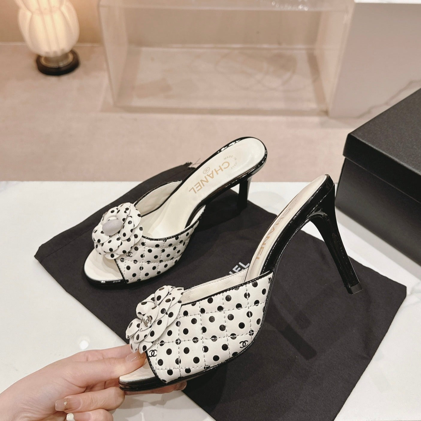 Double C New Camellia High Heel White/Black caro - 35