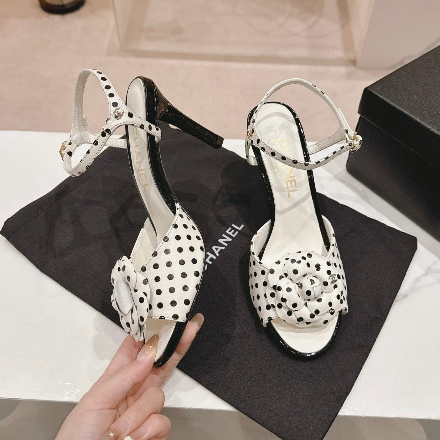 Double C New Camellia High Heel Sandals White/ Black Caro - 35