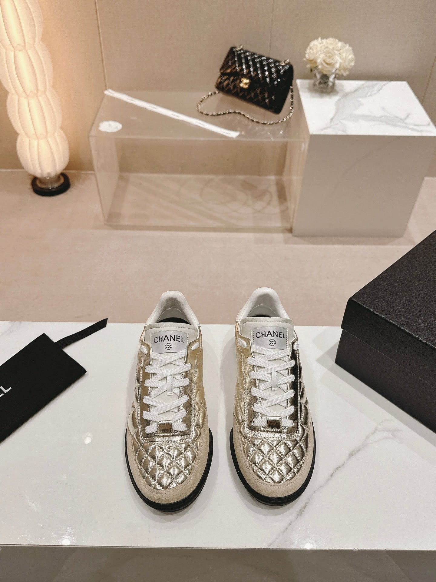 SNEAKERS IN GLOSSY GOLDEN LAMBSKIN - 35