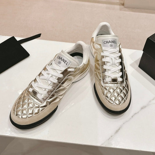 SNEAKERS IN GLOSSY GOLDEN LAMBSKIN - 35