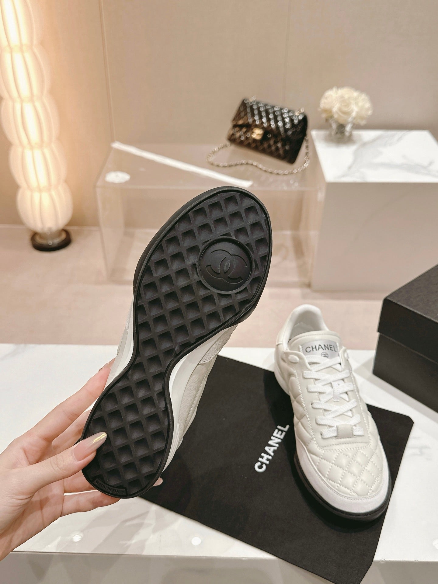 SNEAKERS IN GLOSSY WHITE LAMBSKIN - 35