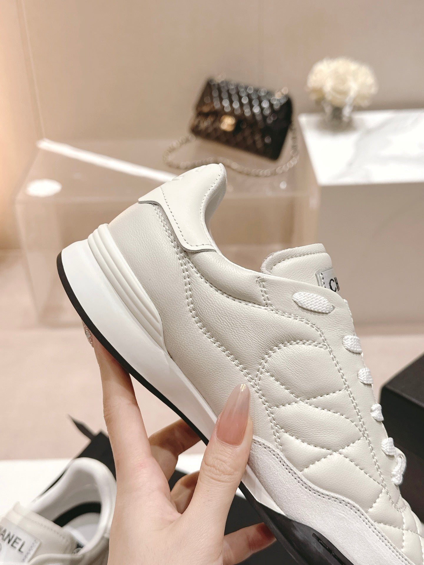 SNEAKERS IN GLOSSY WHITE LAMBSKIN - 35