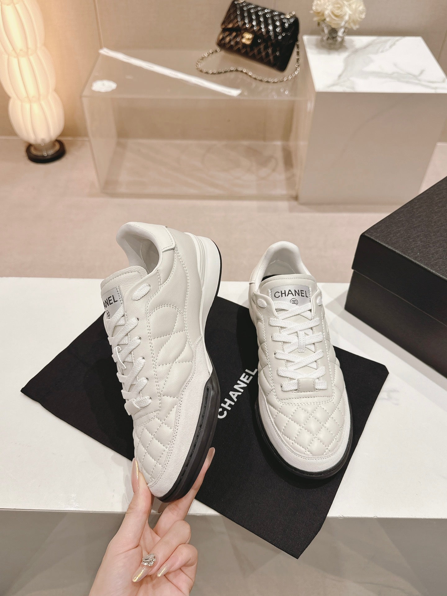 SNEAKERS IN GLOSSY WHITE LAMBSKIN - 35