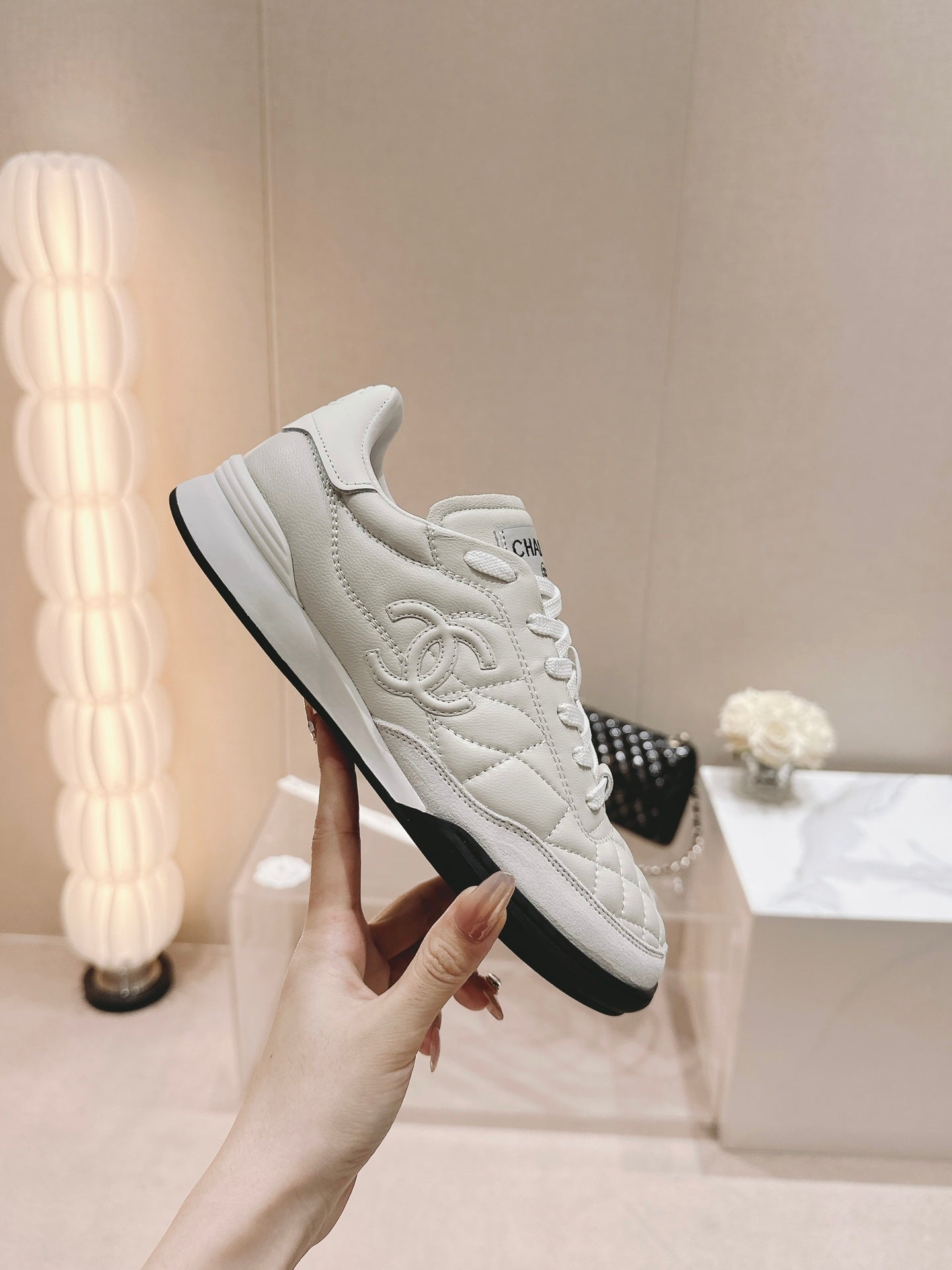 SNEAKERS IN GLOSSY WHITE LAMBSKIN - 35