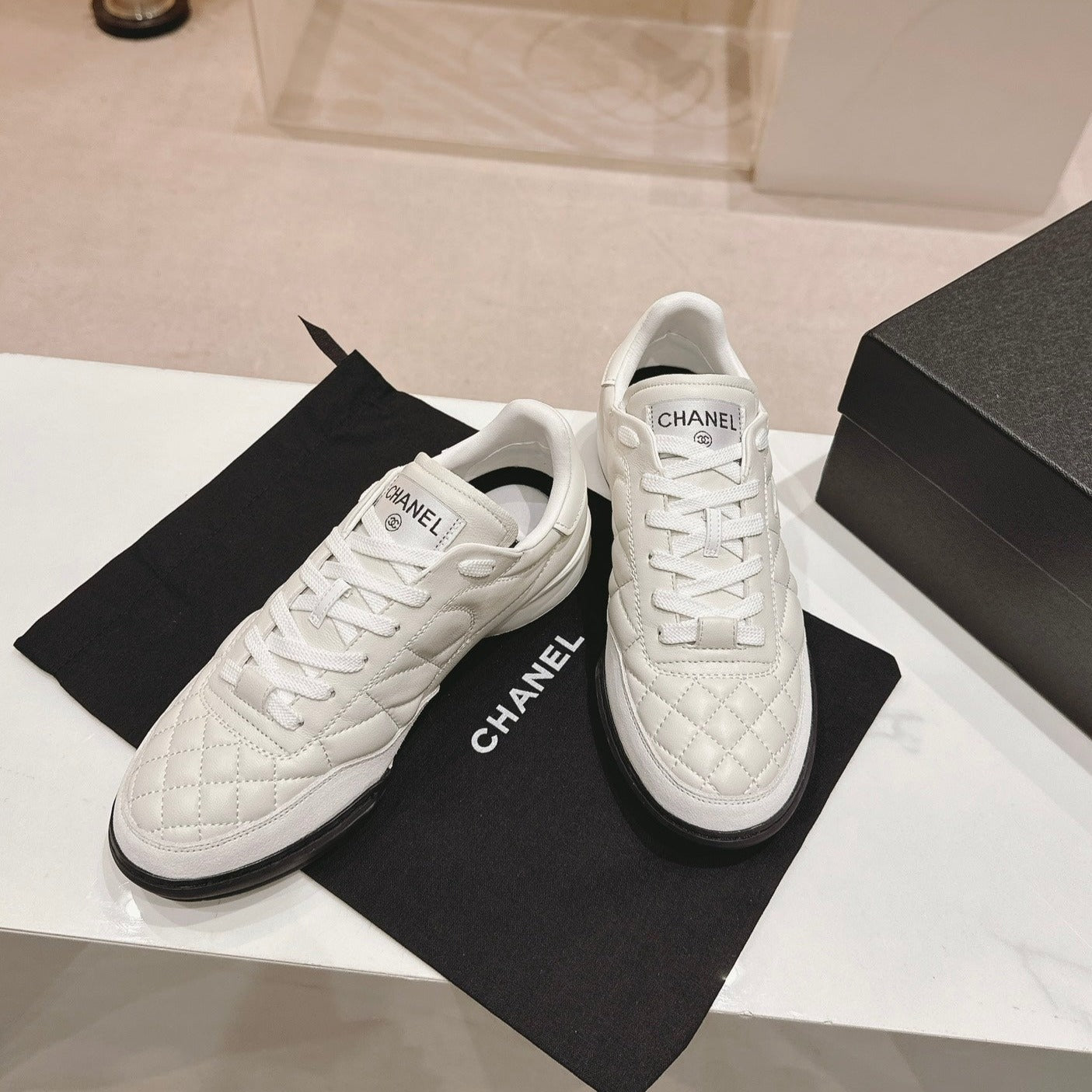 SNEAKERS IN GLOSSY WHITE LAMBSKIN - 35
