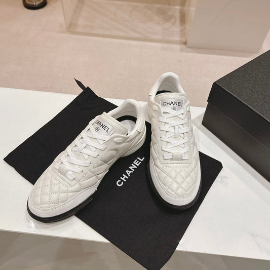 SNEAKERS IN GLOSSY WHITE LAMBSKIN - 35