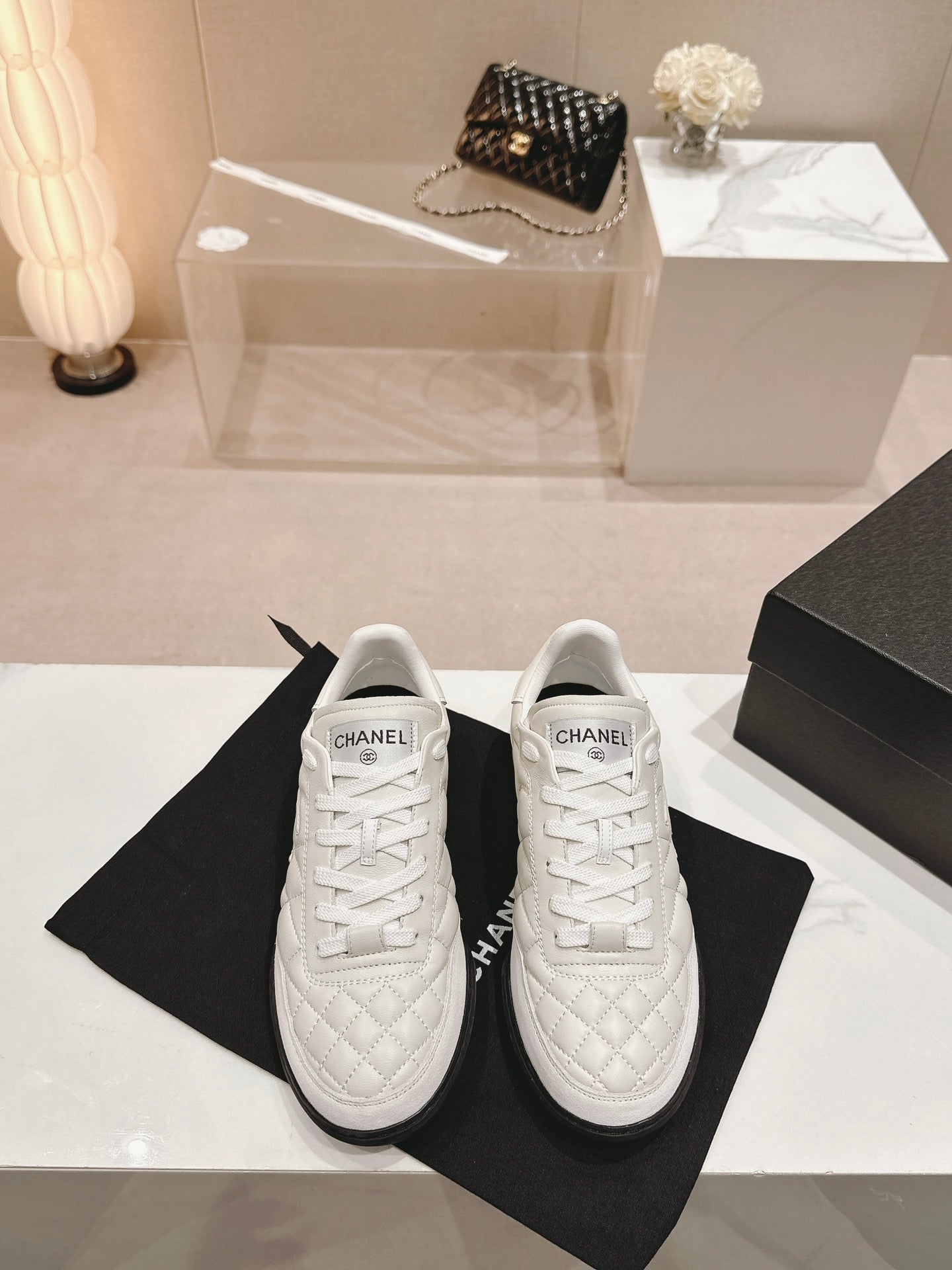 SNEAKERS IN GLOSSY WHITE LAMBSKIN - 35