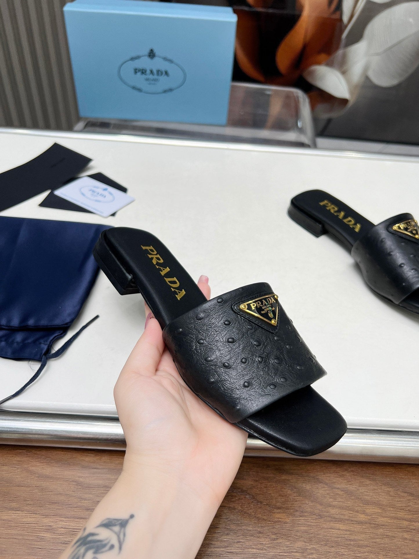 PRA SAFFIANO PATENT SLIDES OSTRICH MOTIF BLACK CALFSKIN - 35