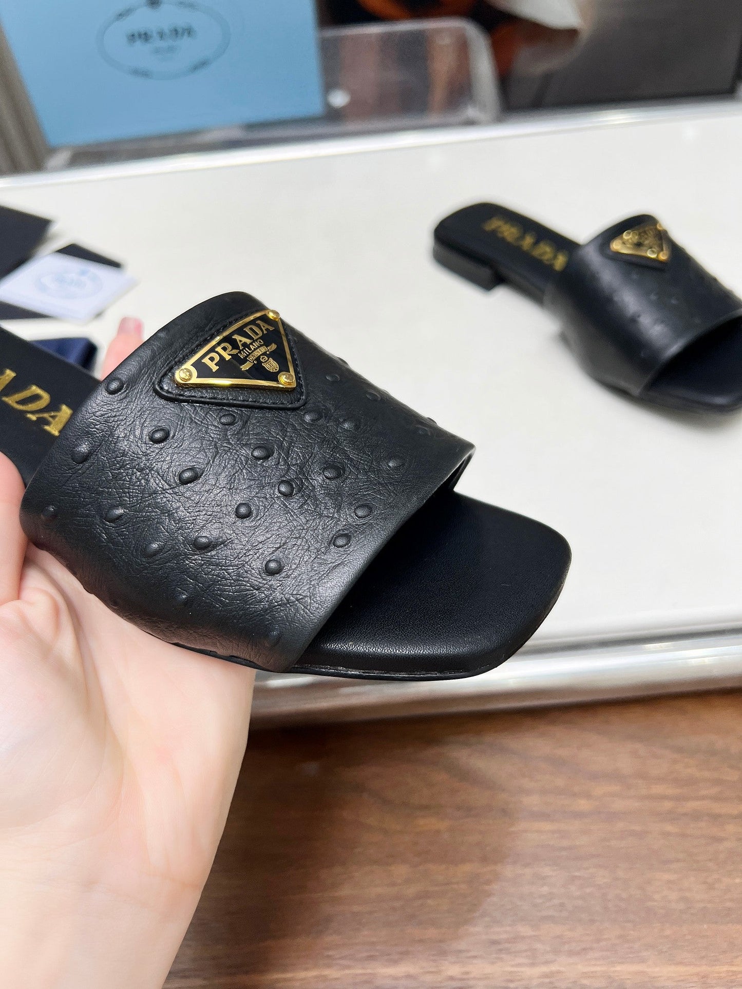 PRA SAFFIANO PATENT SLIDES OSTRICH MOTIF BLACK CALFSKIN - 35