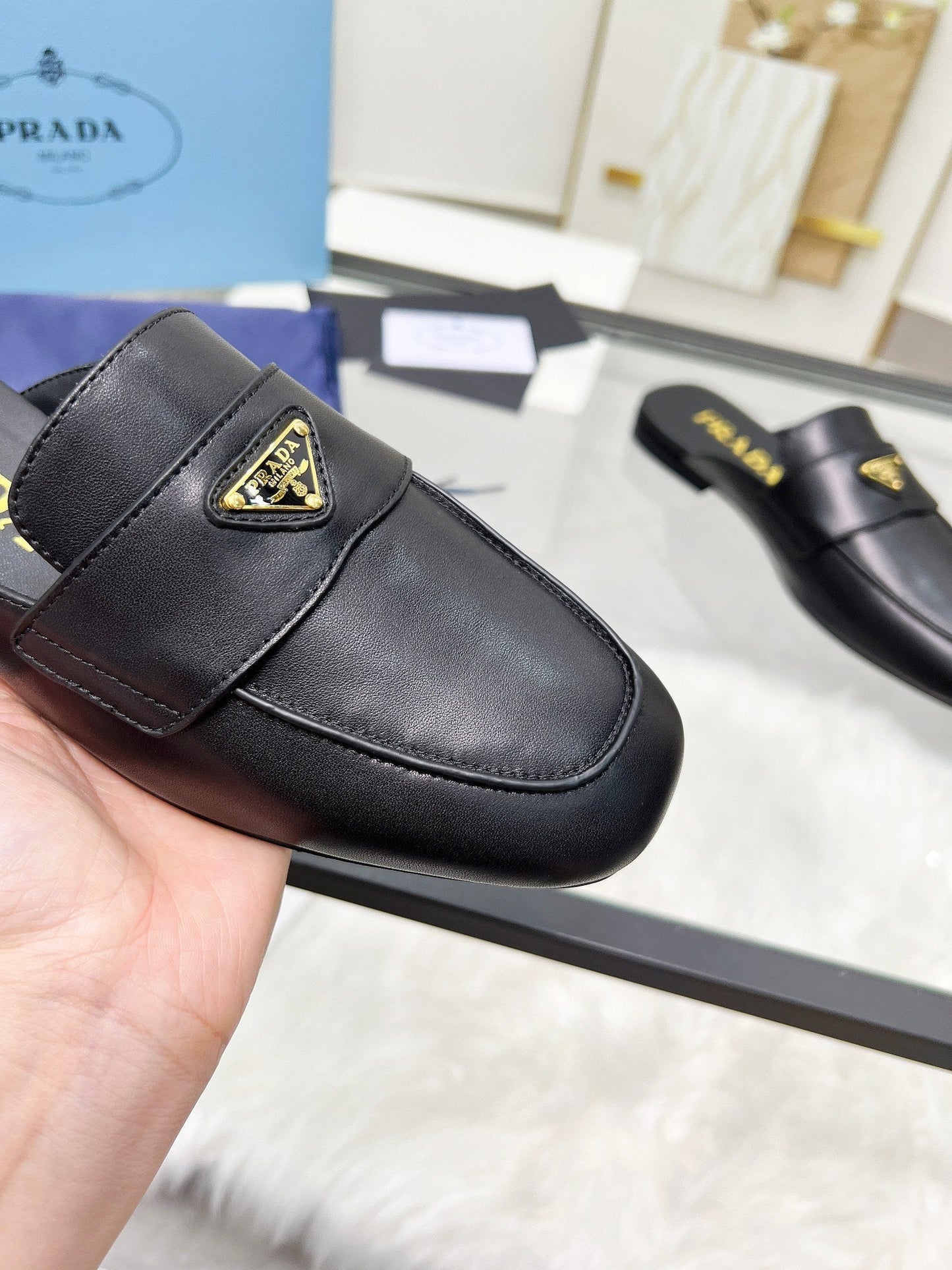 TRIANGLE LOGO MULES IN BLACK CALFSKIN - 35