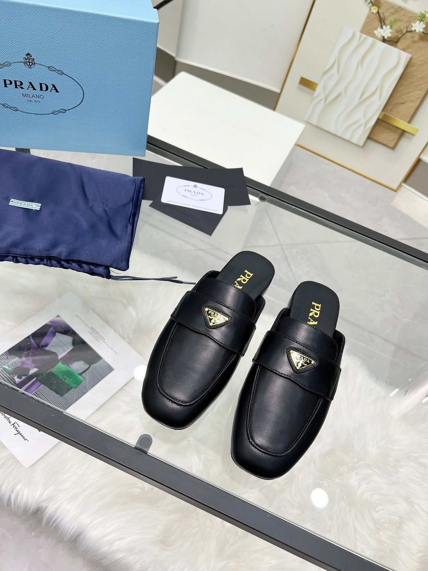 TRIANGLE LOGO MULES IN BLACK CALFSKIN - 35