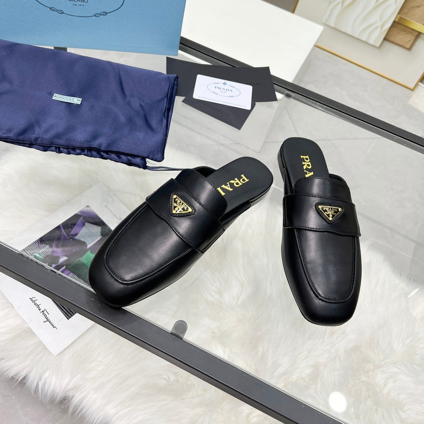 TRIANGLE LOGO MULES IN BLACK CALFSKIN - 35