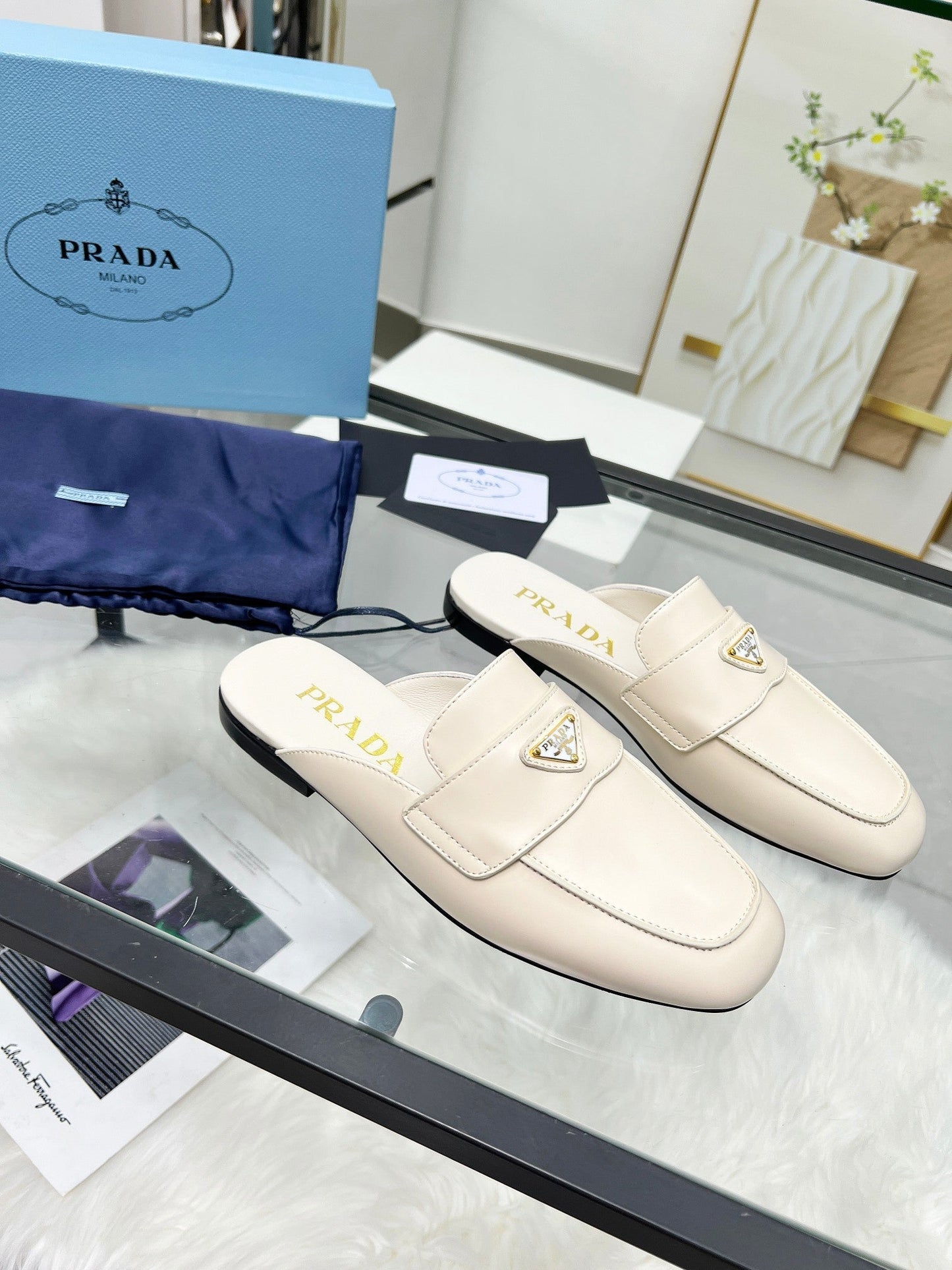 TRIANGLE LOGO MULES IN WHITE CALFSKIN - 35