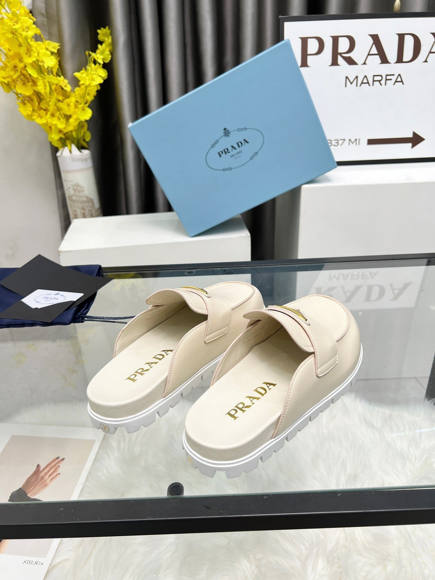 SABOTS MULES BEIGE CALFSKIN - 35