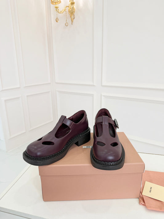 MIUMIU 26S SANDAL 35MM IN DARK RED BROWN CALFSKIN WITH STYLIZED T-STRING
