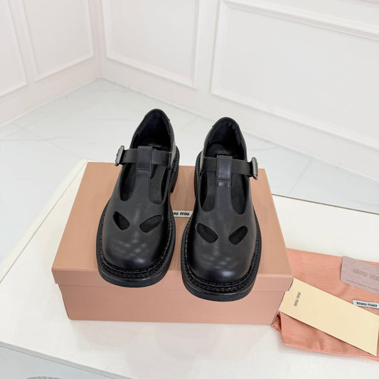 БОСОНІЖКИ MIUMIU 26S З Т-ПОДІБНИМ РЕМІНЦЕМ З ЧОРНОЇ ТЕЛЯЧОЇ ШКІРИ, ПІДБОРИ 35 ММ