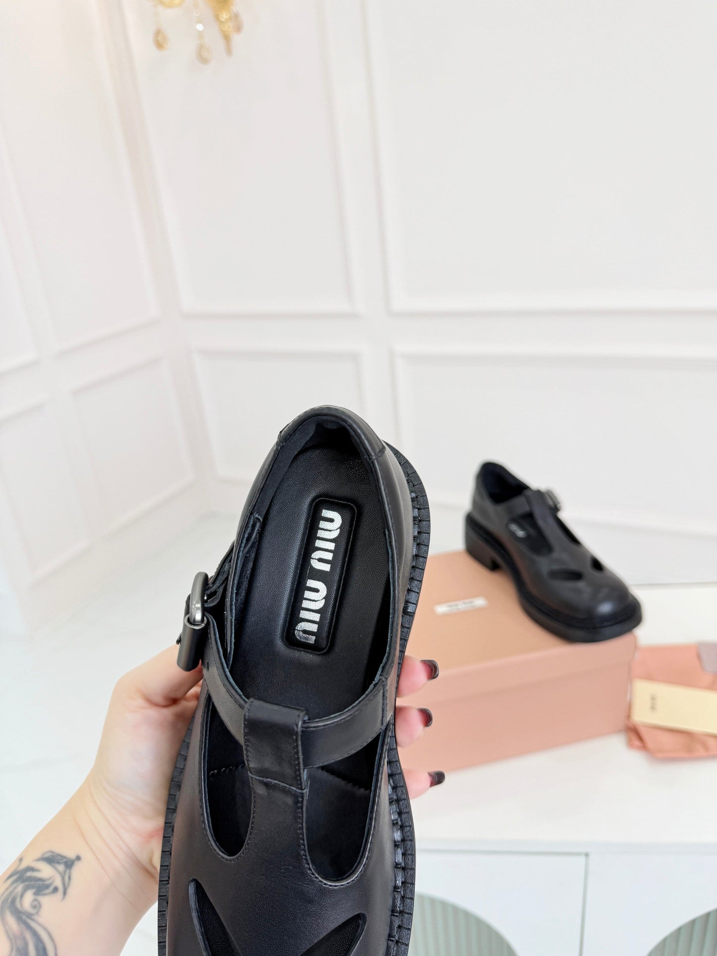 MIUMIU 26S SANDAL 35MM IN BLACK CALFSKIN WITH STYLIZED T-STRING