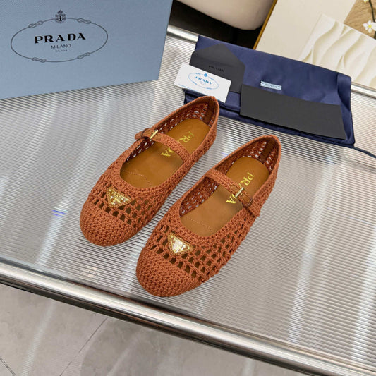 Балетки PRADA 26S MARY JANE з карамельно-коричневої плетеної рафії з логотипом-трикутником