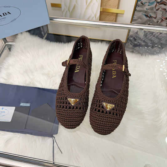 Балетки PRADA 26S MARY JANE з темно-коричневої плетеної рафії з трикутним логотипом