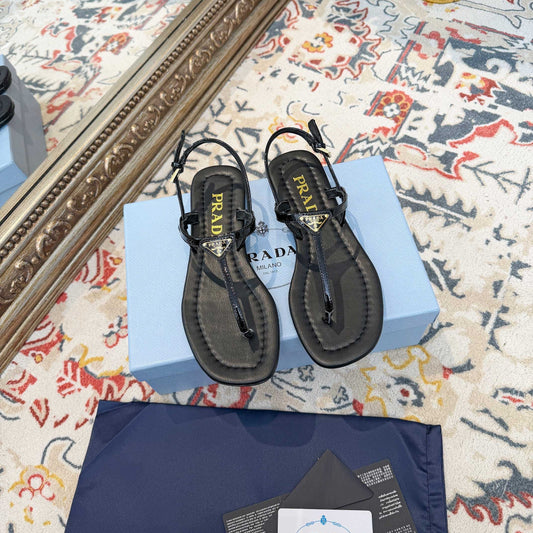 В'ЄТНАМКИ PRADA 26S З ЧОРНОЇ ТЕЛЯЧОЇ ШКІРИ З ЛОГОТИПОМ У ВИГЛЯДІ ТРИКУТНИКА