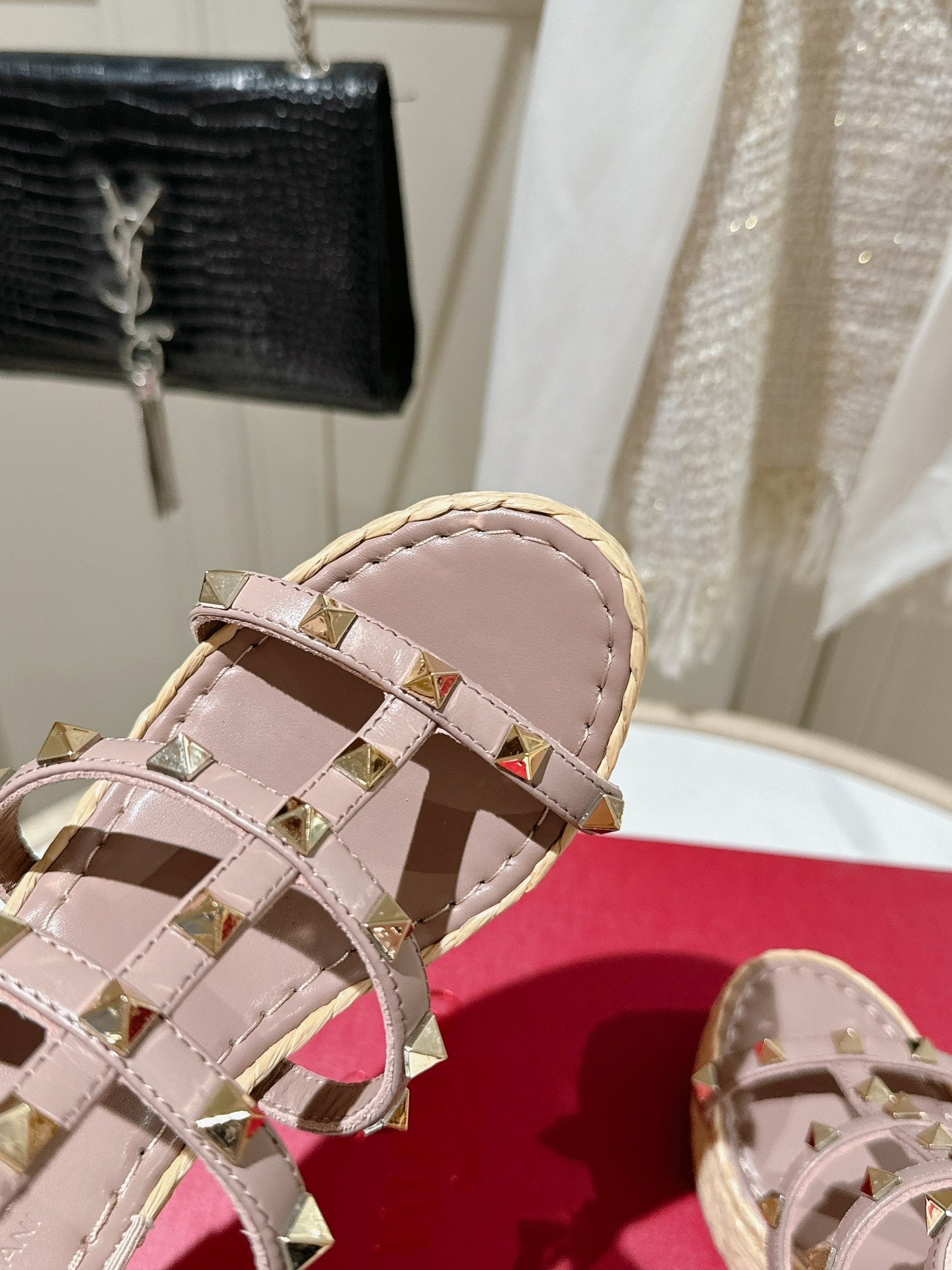 ROCKSTUD ANKLE STRAP WEDGE SANDAL IN CREPE PINK CALFSKIN LEATHER 95 MM - 35