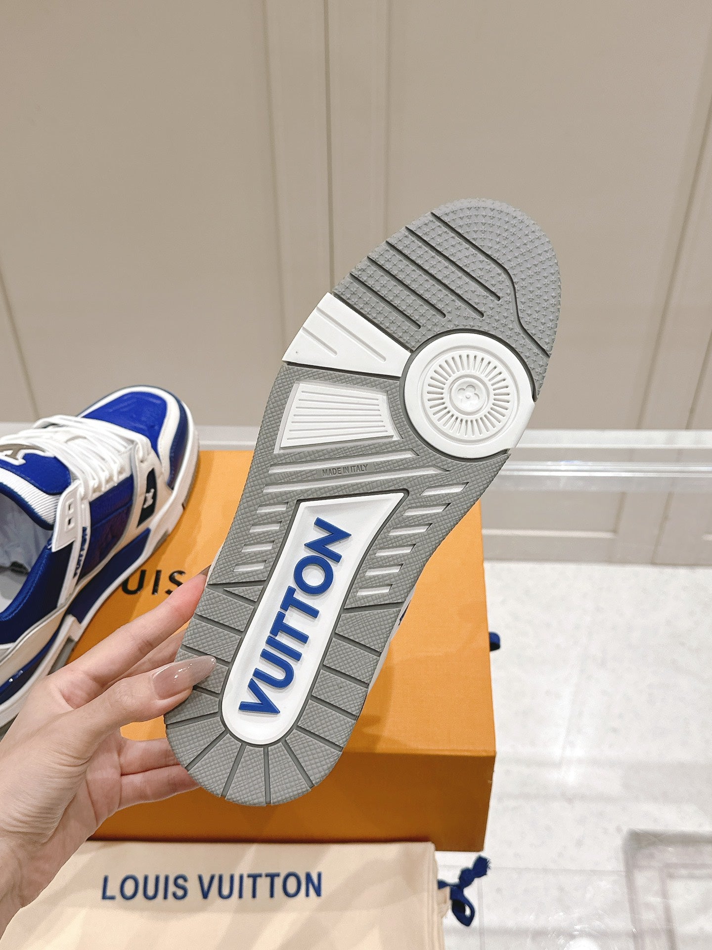 LV TRAINER SNEAKER IN GASTON BLUE GRAINED CALFSKIN - 35