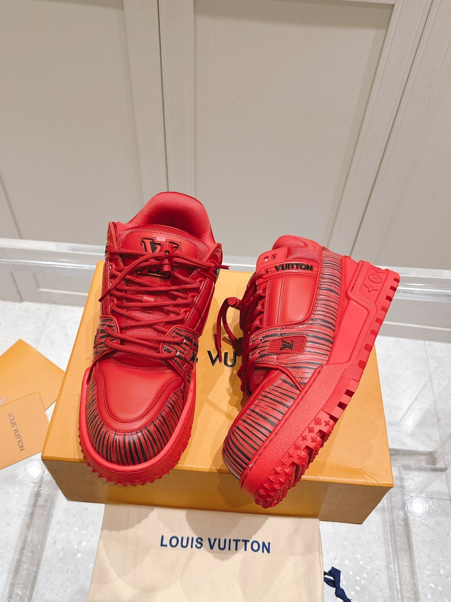 LV TRAINER MAXI LV X PARK SEO-BO IN RUBY RED CALFSKIN - 35