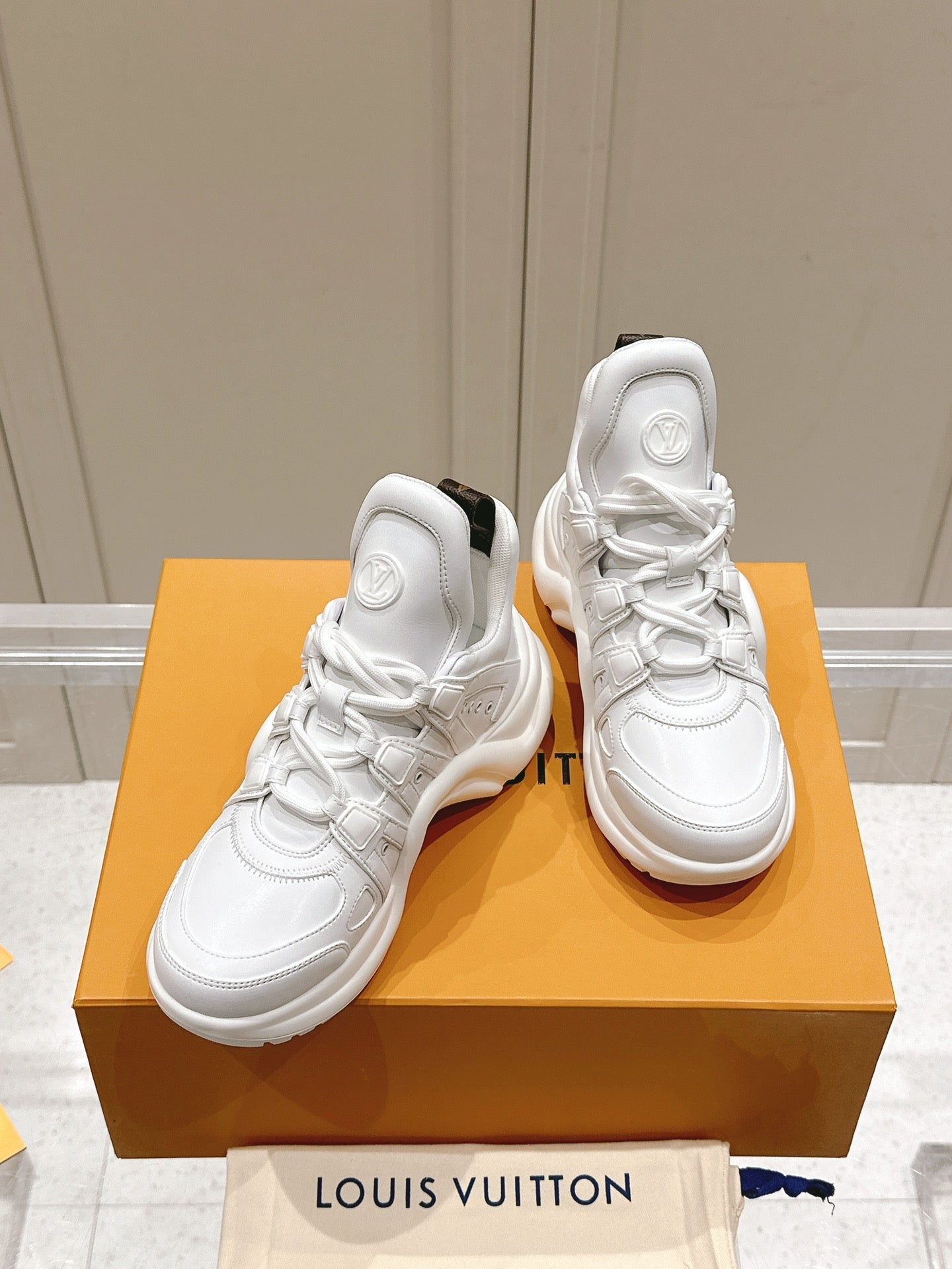 LV BARRACUDA SNEAKER IN WHITE CALFSKIN - 35