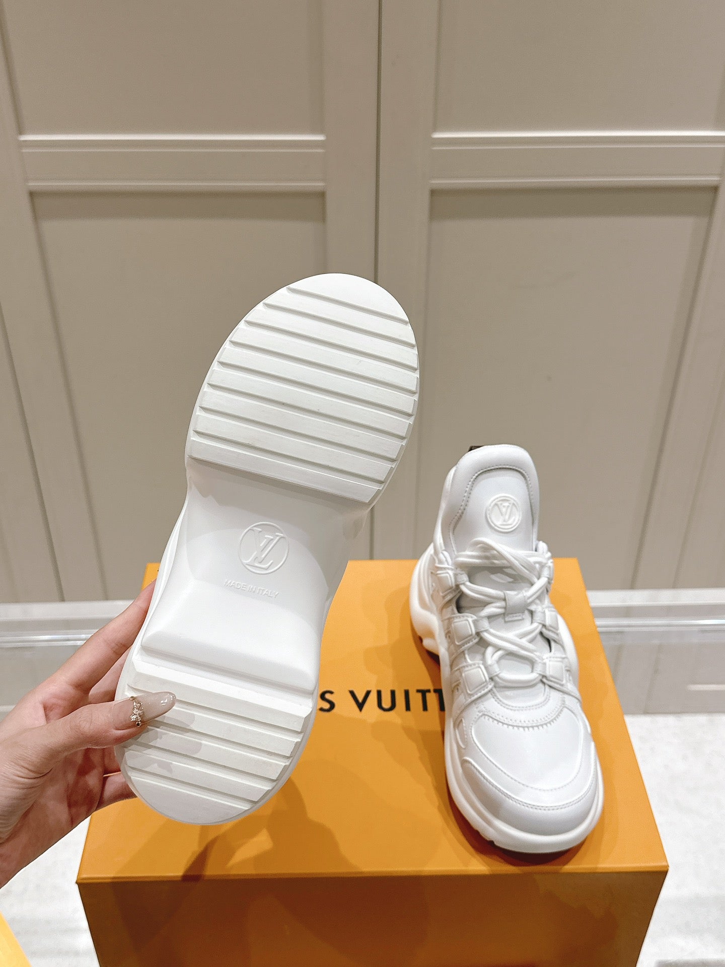 LV BARRACUDA SNEAKER IN WHITE CALFSKIN - 35