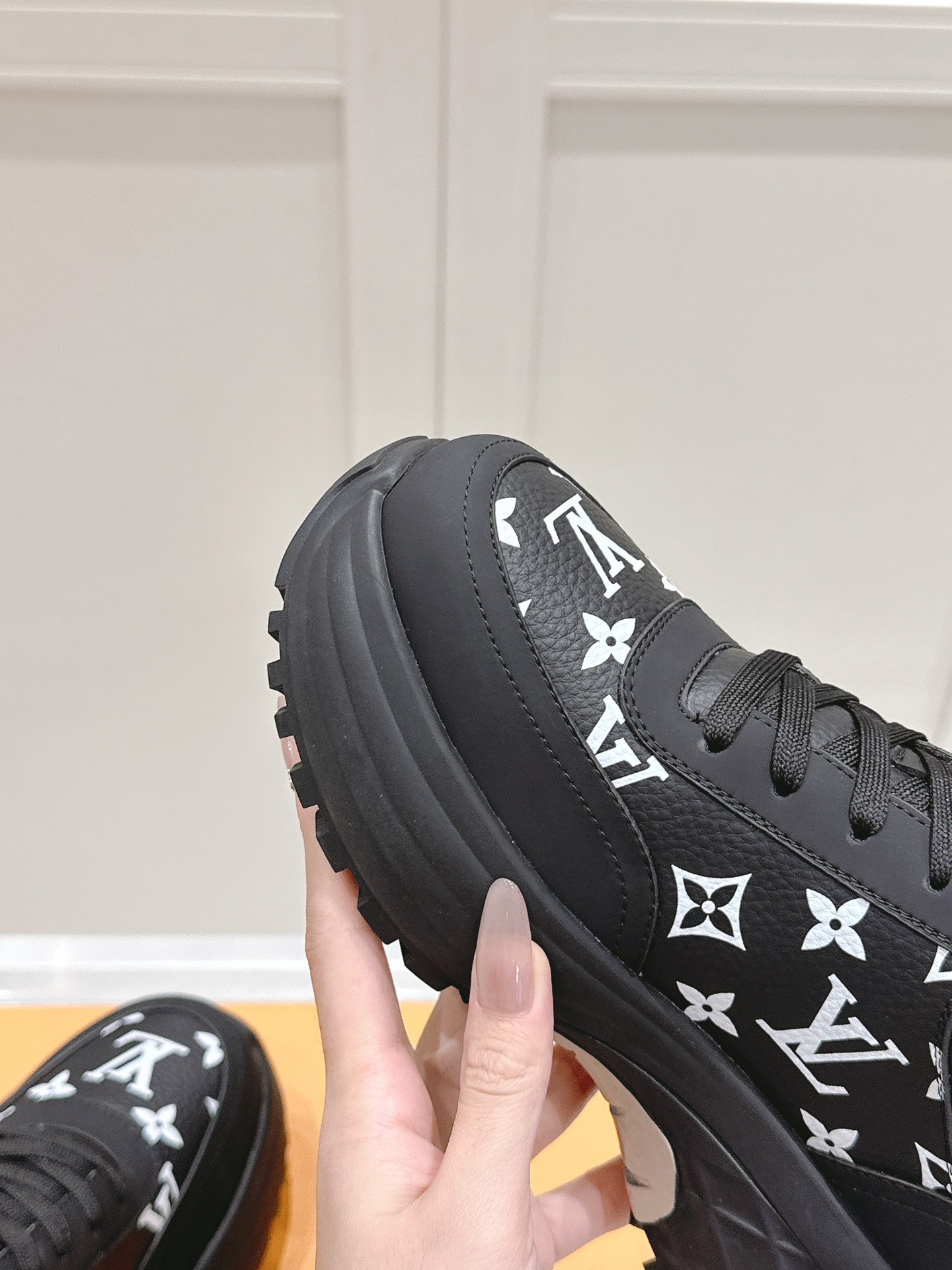 RUN AWAY SNEAKER IN BLACK MIX WHITE CALFSKIN - 35